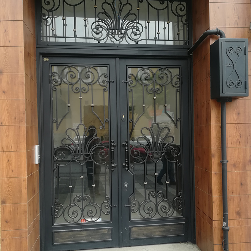 Nevon Ferforje Uygulamaları - Ferforje Demir, Bina Giriş Kapısı, Bahçe Kapısı, Garaj Kapısı, Balkon Korkuluk, Duvar Üstü Korkuluk, Ferforje Mimarisi