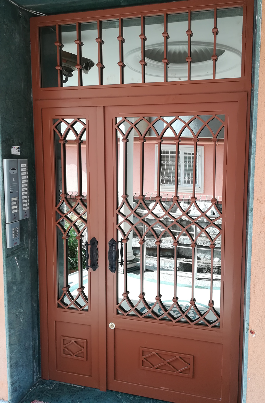 Nevon Ferforje Bina Giriş Kapısı