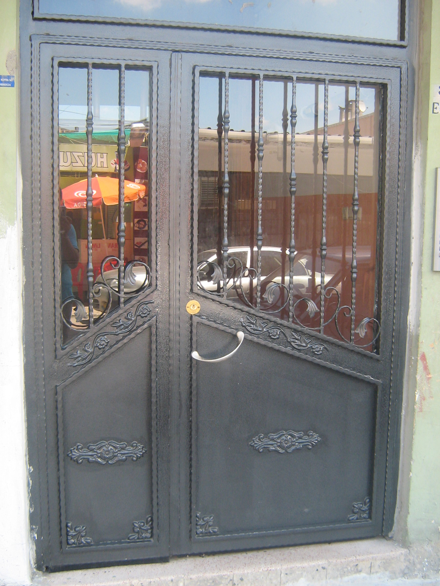 Nevon Ferforje Bina Giriş Kapısı