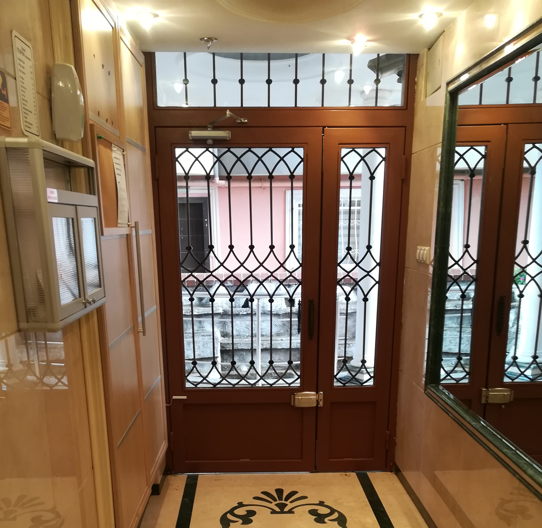 Nevon Ferforje Bina Giriş Kapısı