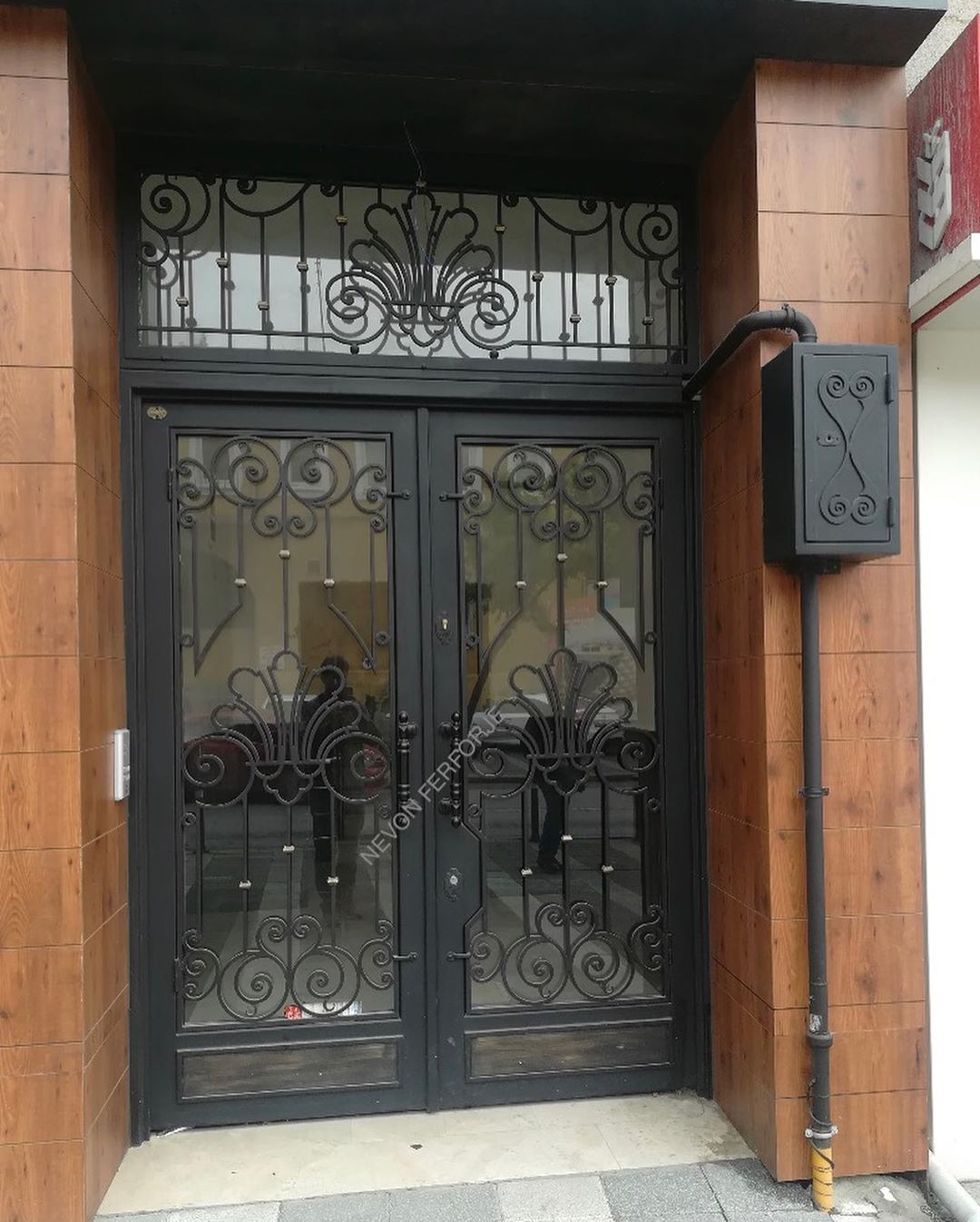 Nevon Ferforje Bina Giriş Kapısı
