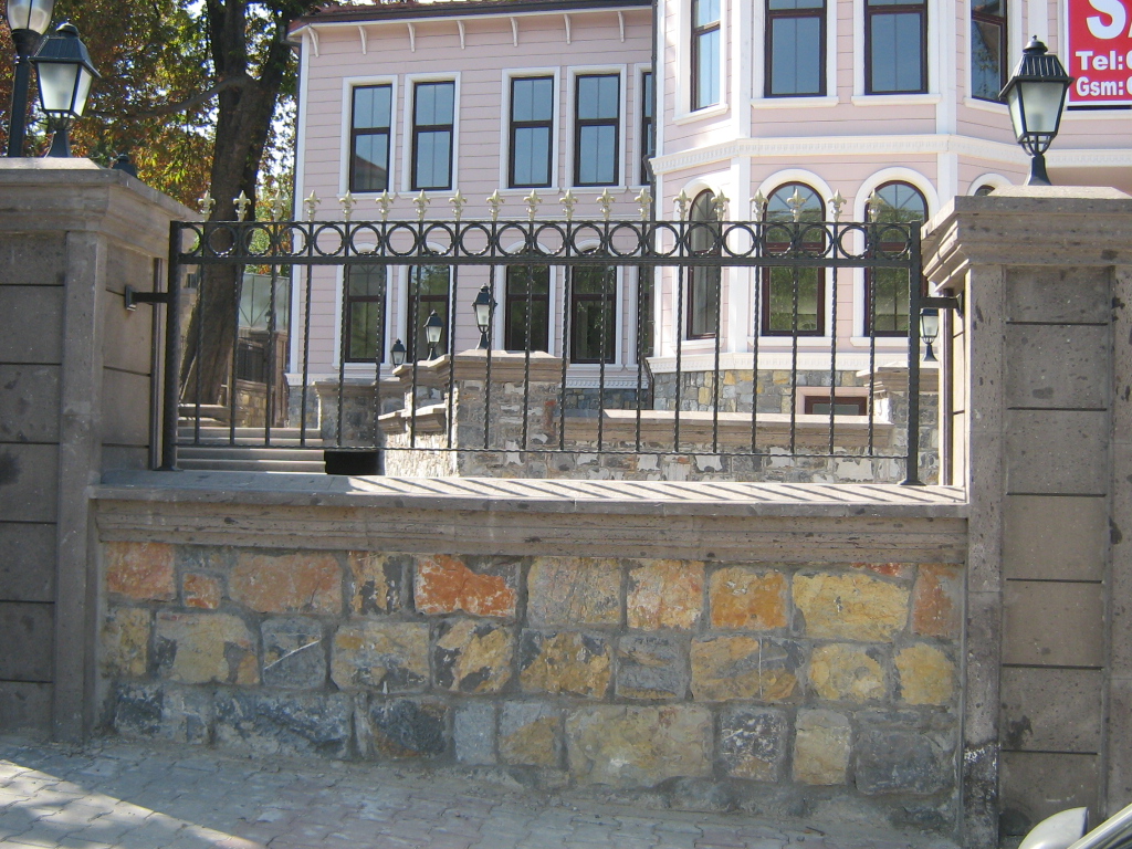 Nevon Ferforje Duvar Üstü Korkuluk