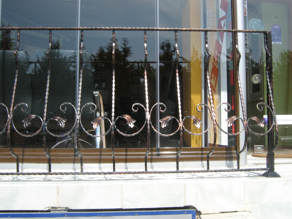 Nevon Ferforje Duvar Üstü Korkuluk