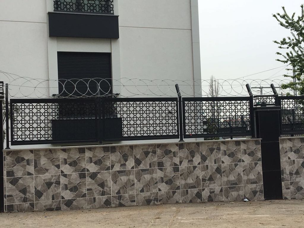 Nevon Ferforje Duvar Üstü Korkuluk