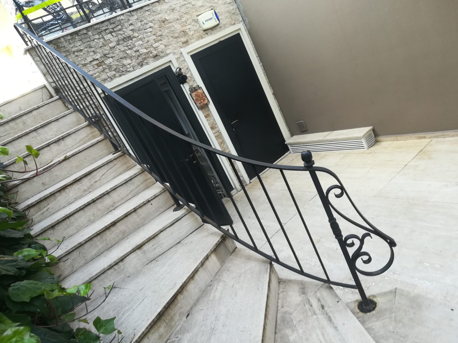 Nevon Ferforje Merdiven Korkuluk