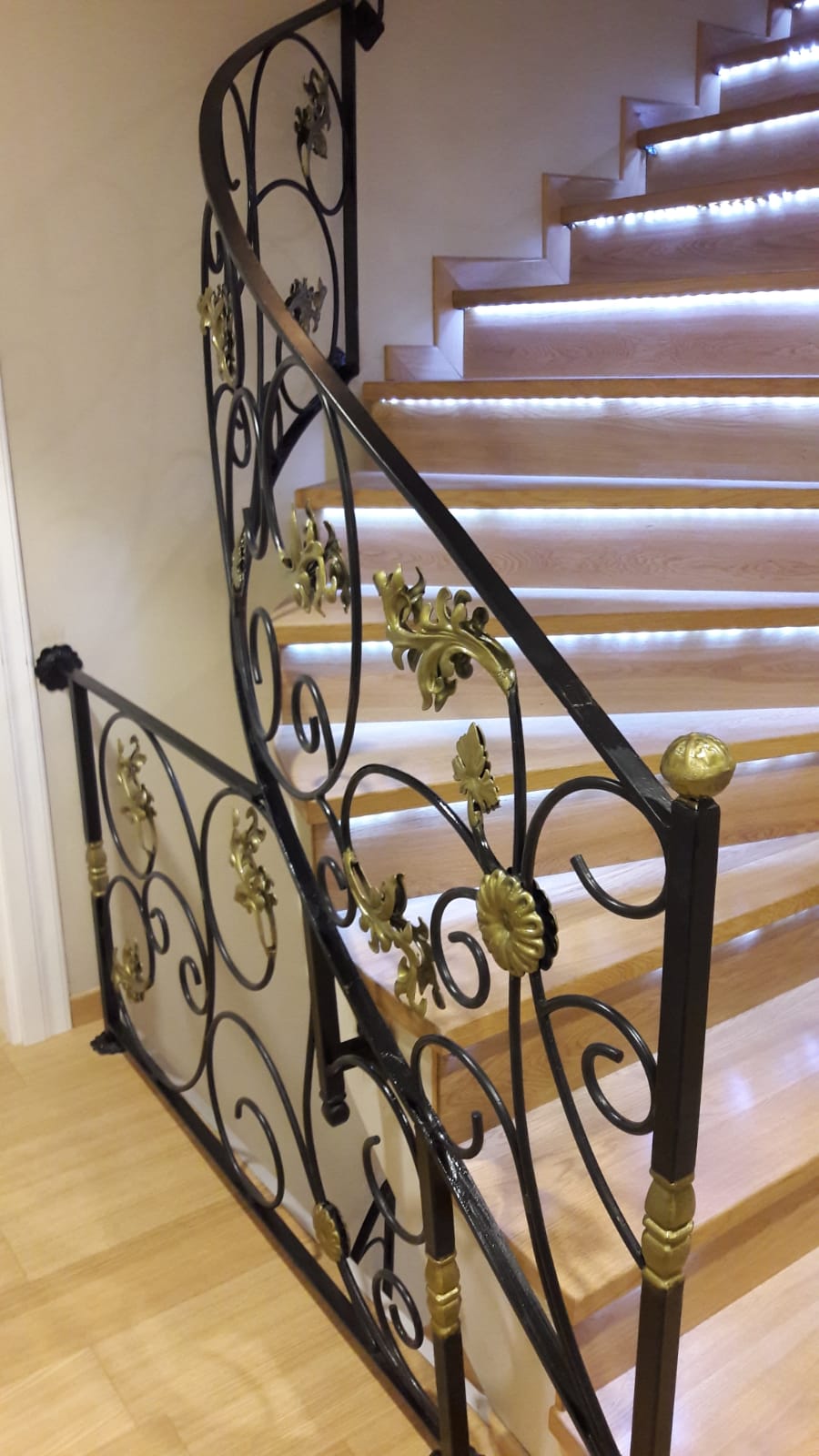 Nevon Ferforje Merdiven Korkuluk